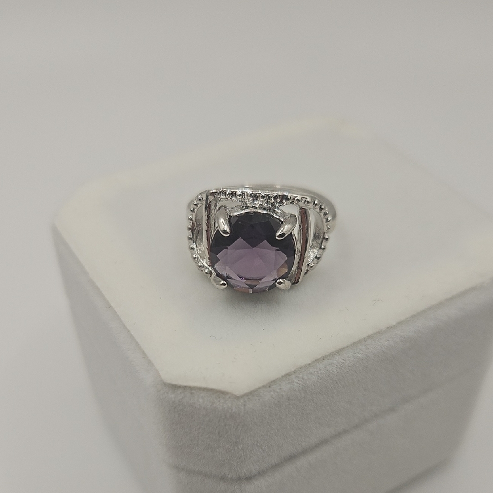 Source Unknown Silver Ring With Purple Gem - image 4